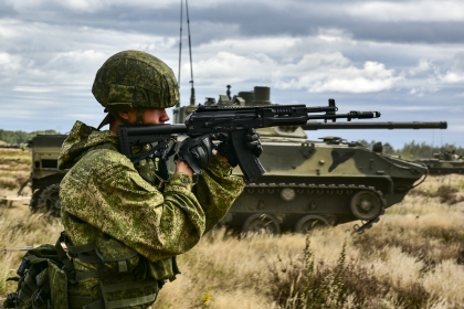 Российские военные получают форму, созданную специально для СВО